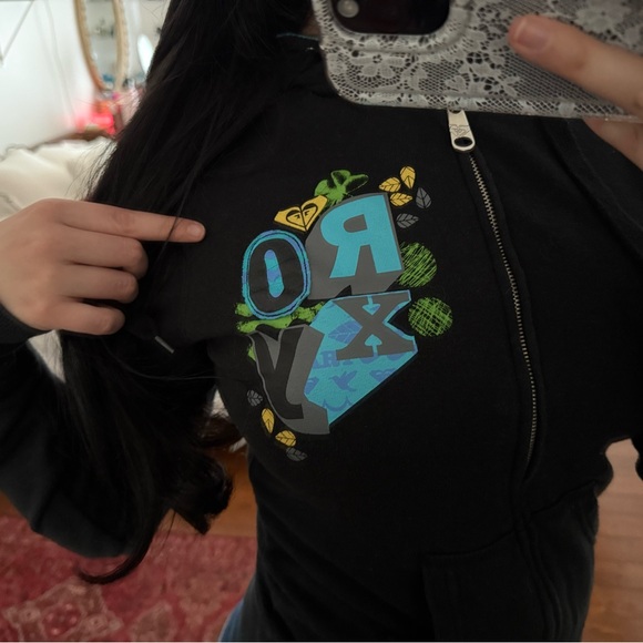 [SOLD] 90s Roxy Black and Blue Graphic Hoodie - Picture 3 of 5